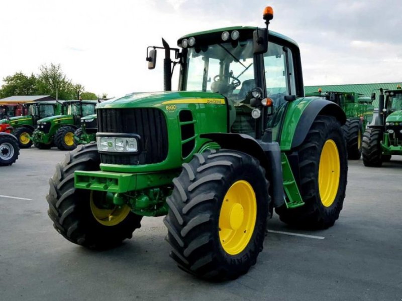 Oldtimer-Traktor типа John Deere 6930 Premium, Neumaschine в Звенигородка